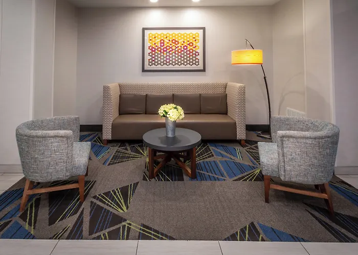 Holiday Inn Express & Suites Tupelo By Ihg